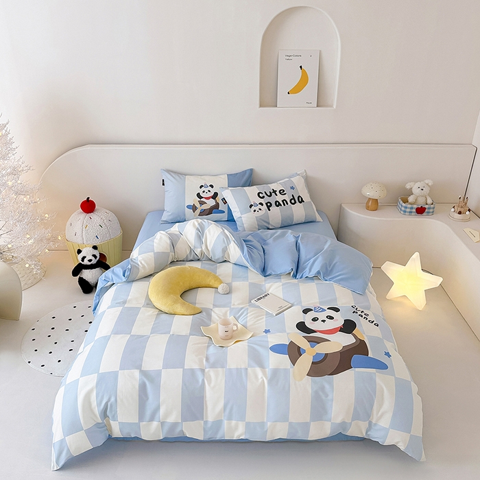 91家纺网 家纺一手货源 找家纺 RYB红黄兰 开学季2025新款ins设计师原创大版卡通数码印花40s全棉纯棉四件套-场景二 太空熊猫