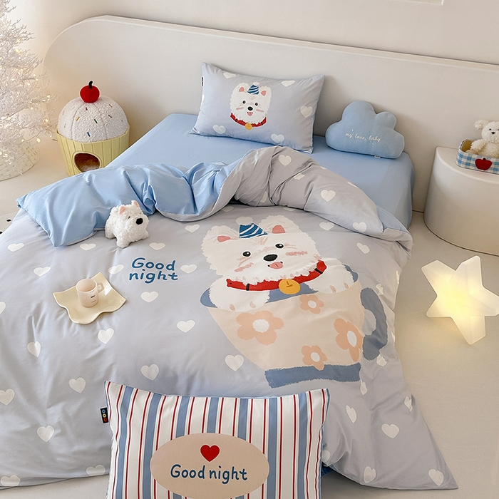 91家纺网 家纺一手货源 找家纺 RYB红黄兰 开学季2025新款ins设计师原创大版卡通数码印花40s全棉纯棉四件套-场景二 爱心西高地