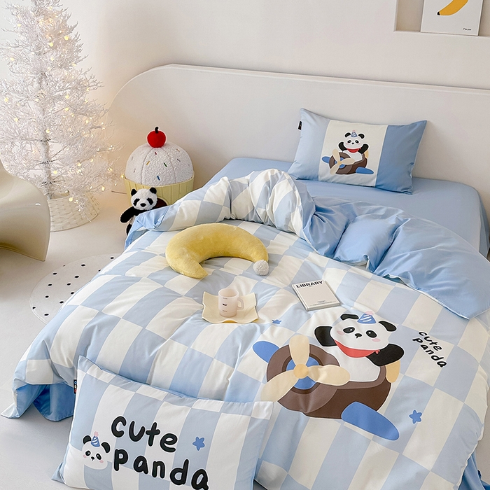 91家纺网 家纺一手货源 找家纺 RYB红黄兰 开学季2025新款ins设计师原创大版卡通数码印花40s全棉纯棉四件套-场景二 太空熊猫