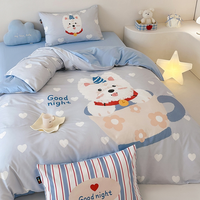 91家纺网 家纺一手货源 找家纺 RYB红黄兰 开学季2025新款ins设计师原创大版卡通数码印花40s全棉纯棉四件套-场景二 爱心西高地