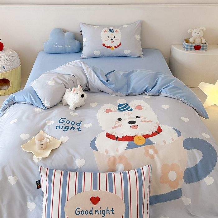 91家纺网 家纺一手货源 找家纺 RYB红黄兰 开学季2025新款ins设计师原创大版卡通数码印花40s全棉纯棉四件套-场景二 爱心西高地