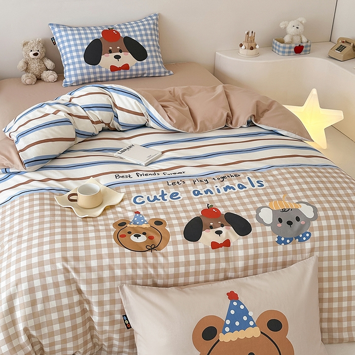 91家纺网 家纺一手货源 找家纺 RYB红黄兰 开学季2025新款ins设计师原创大版卡通数码印花40s全棉纯棉四件套-场景二 趣味小伙伴