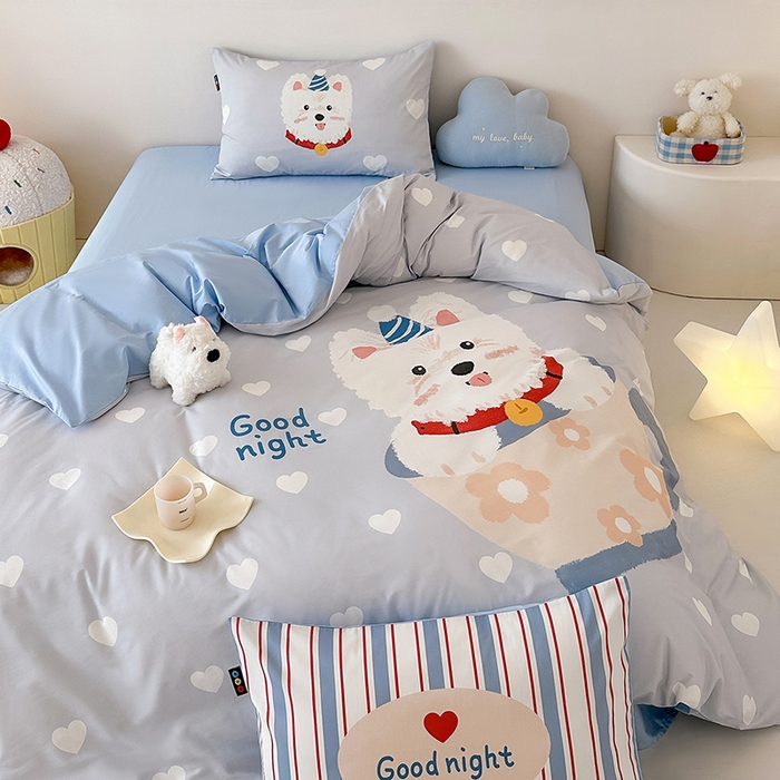 91家纺网 家纺一手货源 找家纺 RYB红黄兰 开学季2025新款ins设计师原创大版卡通数码印花40s全棉纯棉四件套-场景二 爱心西高地