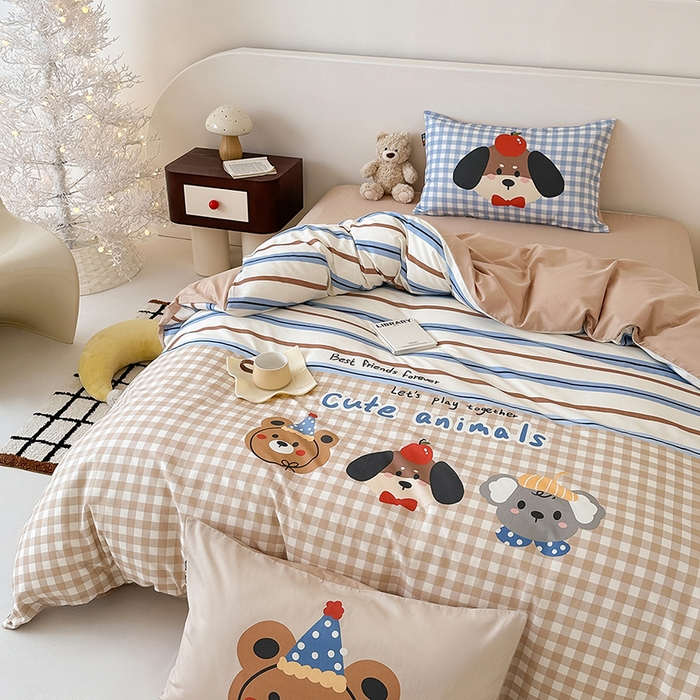 91家纺网 家纺一手货源 找家纺 RYB红黄兰 开学季2025新款ins设计师原创大版卡通数码印花40s全棉纯棉四件套-场景二 趣味小伙伴