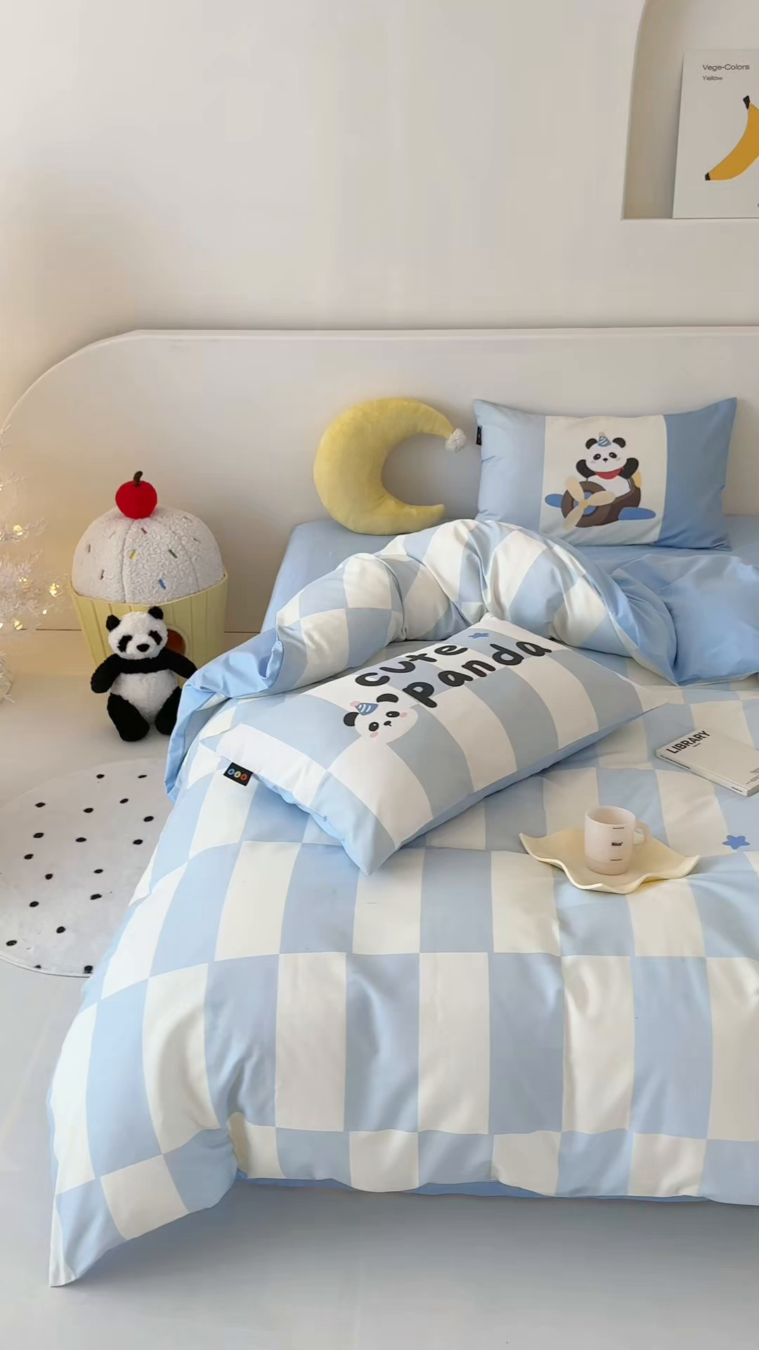 91家纺网 家纺一手货源 找家纺 RYB红黄兰 开学季2025新款ins设计师原创大版卡通数码印花40s全棉纯棉四件套-场景二 太空熊猫