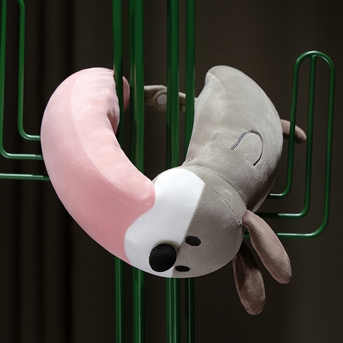 91家纺网 家纺一手货源 找家纺 （总）仟亿莱2025新款长舌狗系列趣味U枕