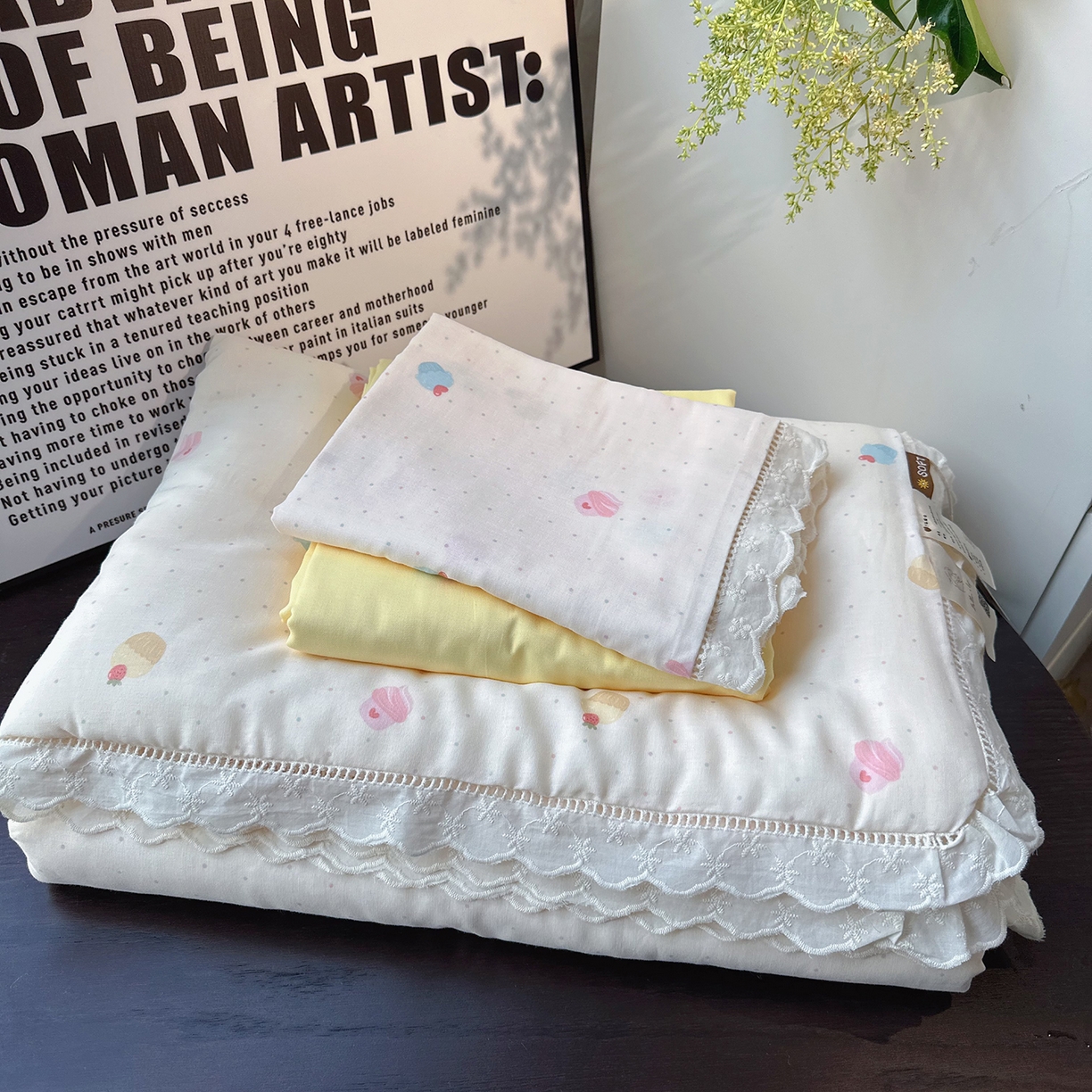 91家纺网 家纺一手货源 找家纺 麦伦家居 2025新款全棉双层纱镂空花边夏被夏凉被空调被-系列二爱心冰激凌黄