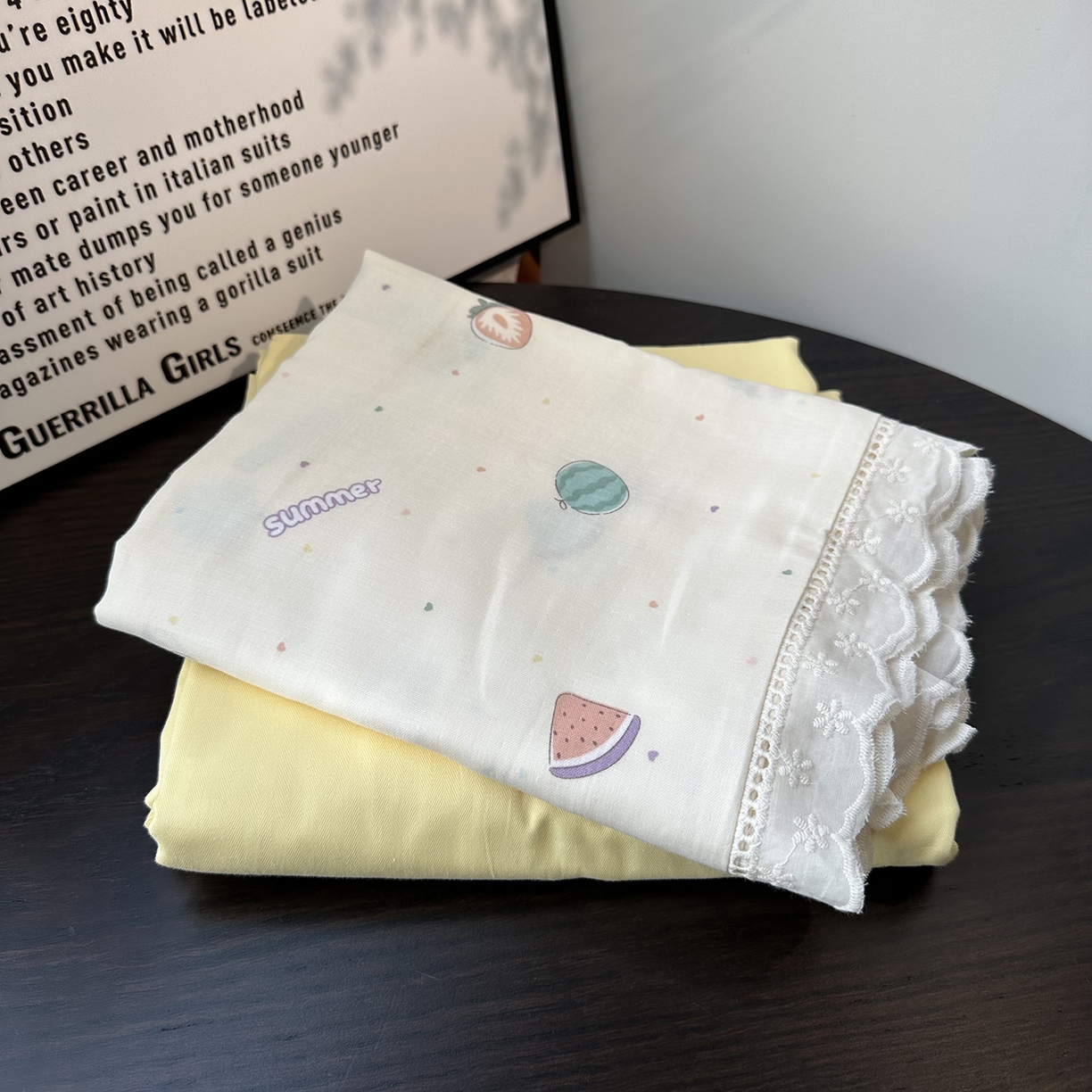 91家纺网 家纺一手货源 找家纺 麦伦家居 2025新款全棉双层纱镂空花边夏被夏凉被空调被-系列二草莓西瓜