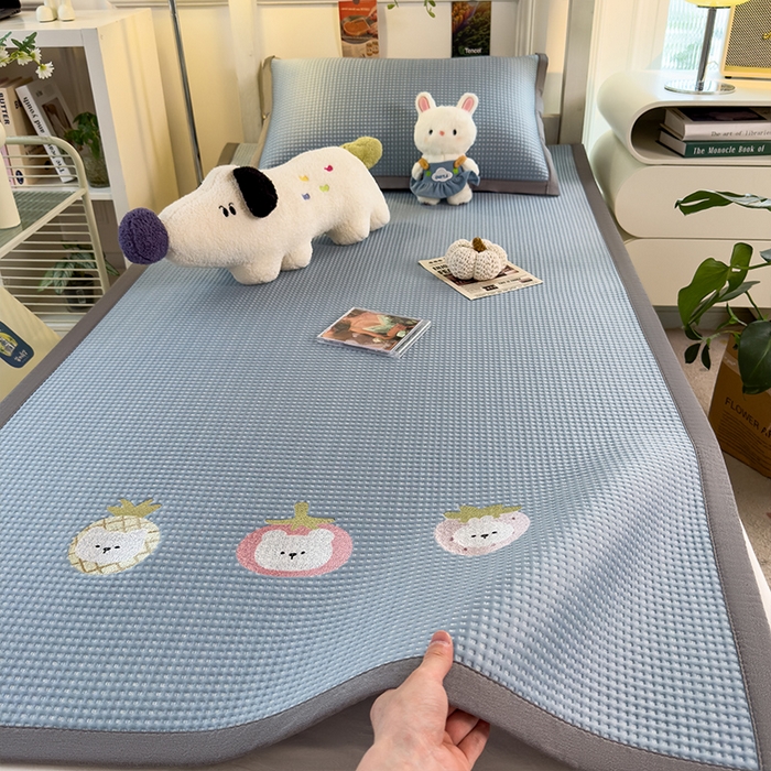 91家纺网 家纺一手货源 找家纺 （总）眠多宝 2025新款凉豆豆凉感冰丝席-华夫格绣花