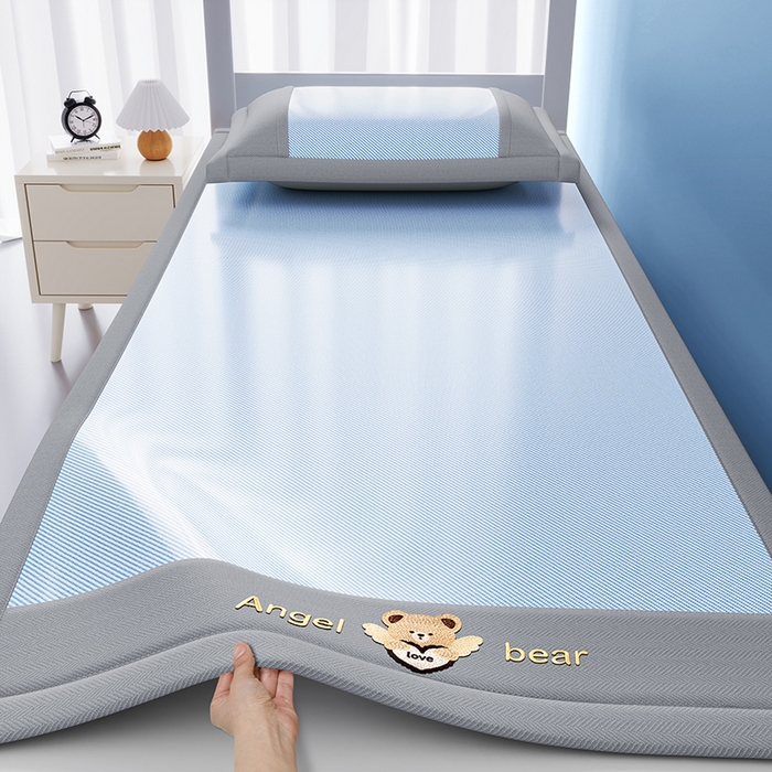 91家纺网 家纺一手货源 找家纺 眠多宝 2025新款凉感冰丝席凉席-欢乐熊 薄雾蓝