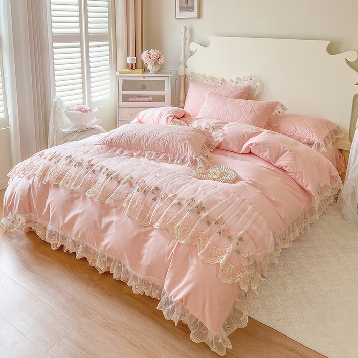 91家纺网 家纺一手货源 找家纺 网红馆 2025新款蕾丝花边全棉床裙四件套晨暮花间系列 粉色