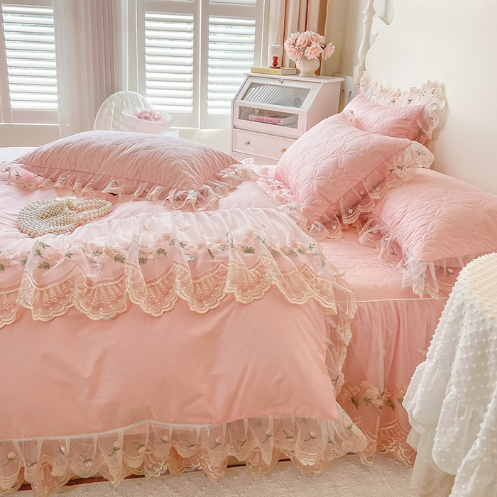 91家纺网 家纺一手货源 找家纺 网红馆 2025新款蕾丝花边全棉床裙四件套晨暮花间系列 粉色