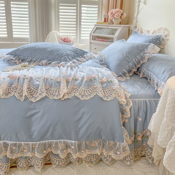 91家纺网 家纺一手货源 找家纺 网红馆 2025新款蕾丝花边全棉床裙四件套晨暮花间系列 雾蓝