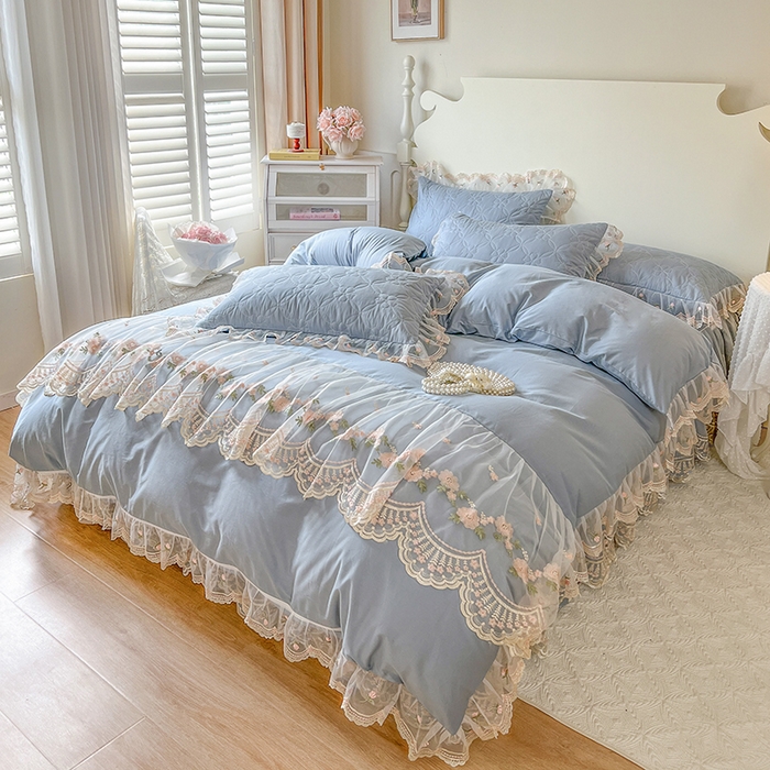 91家纺网 家纺一手货源 找家纺 网红馆 2025新款蕾丝花边全棉床裙四件套晨暮花间系列 雾蓝