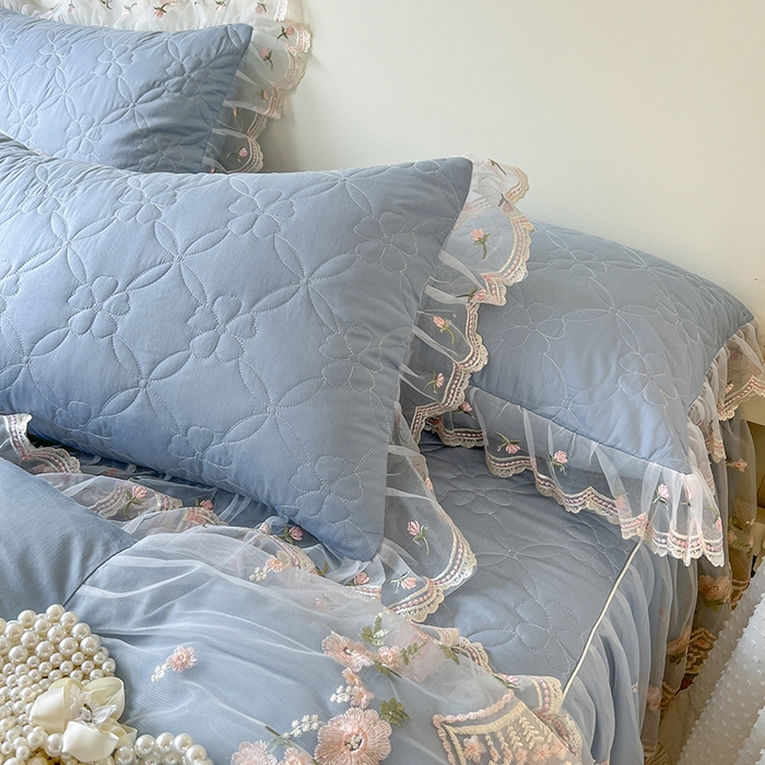 91家纺网 家纺一手货源 找家纺 网红馆 2025新款蕾丝花边全棉床裙四件套晨暮花间系列 雾蓝