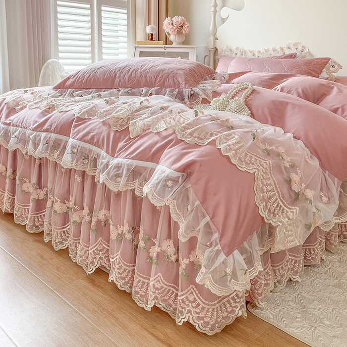 91家纺网 家纺一手货源 找家纺 网红馆 2025新款蕾丝花边全棉床裙四件套晨暮花间系列 绯红