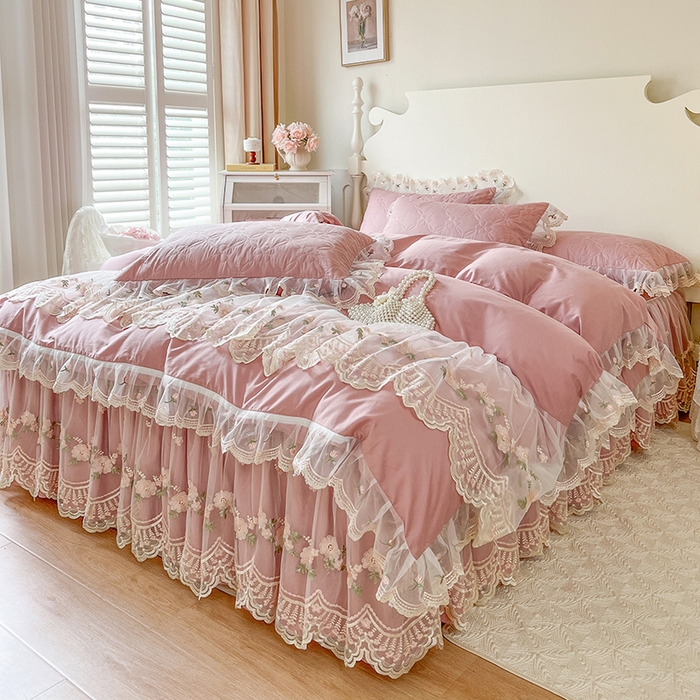 91家纺网 家纺一手货源 找家纺 网红馆 2025新款蕾丝花边全棉床裙四件套晨暮花间系列 绯红