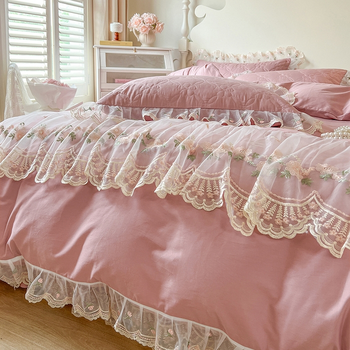 91家纺网 家纺一手货源 找家纺 网红馆 2025新款蕾丝花边全棉床裙四件套晨暮花间系列 绯红