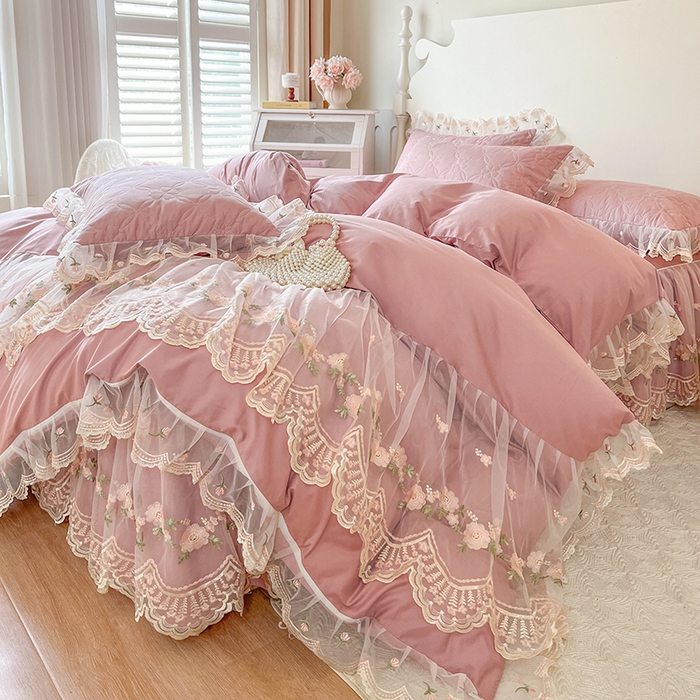 91家纺网 家纺一手货源 找家纺 网红馆 2025新款蕾丝花边全棉床裙四件套晨暮花间系列 绯红