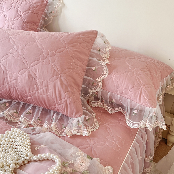 91家纺网 家纺一手货源 找家纺 网红馆 2025新款蕾丝花边全棉床裙四件套晨暮花间系列 绯红