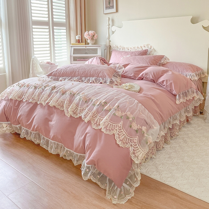 91家纺网 家纺一手货源 找家纺 网红馆 2025新款蕾丝花边全棉床裙四件套晨暮花间系列 绯红