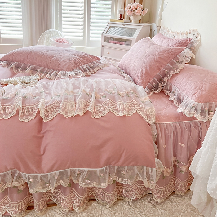 91家纺网 家纺一手货源 找家纺 网红馆 2025新款蕾丝花边全棉床裙四件套晨暮花间系列 绯红