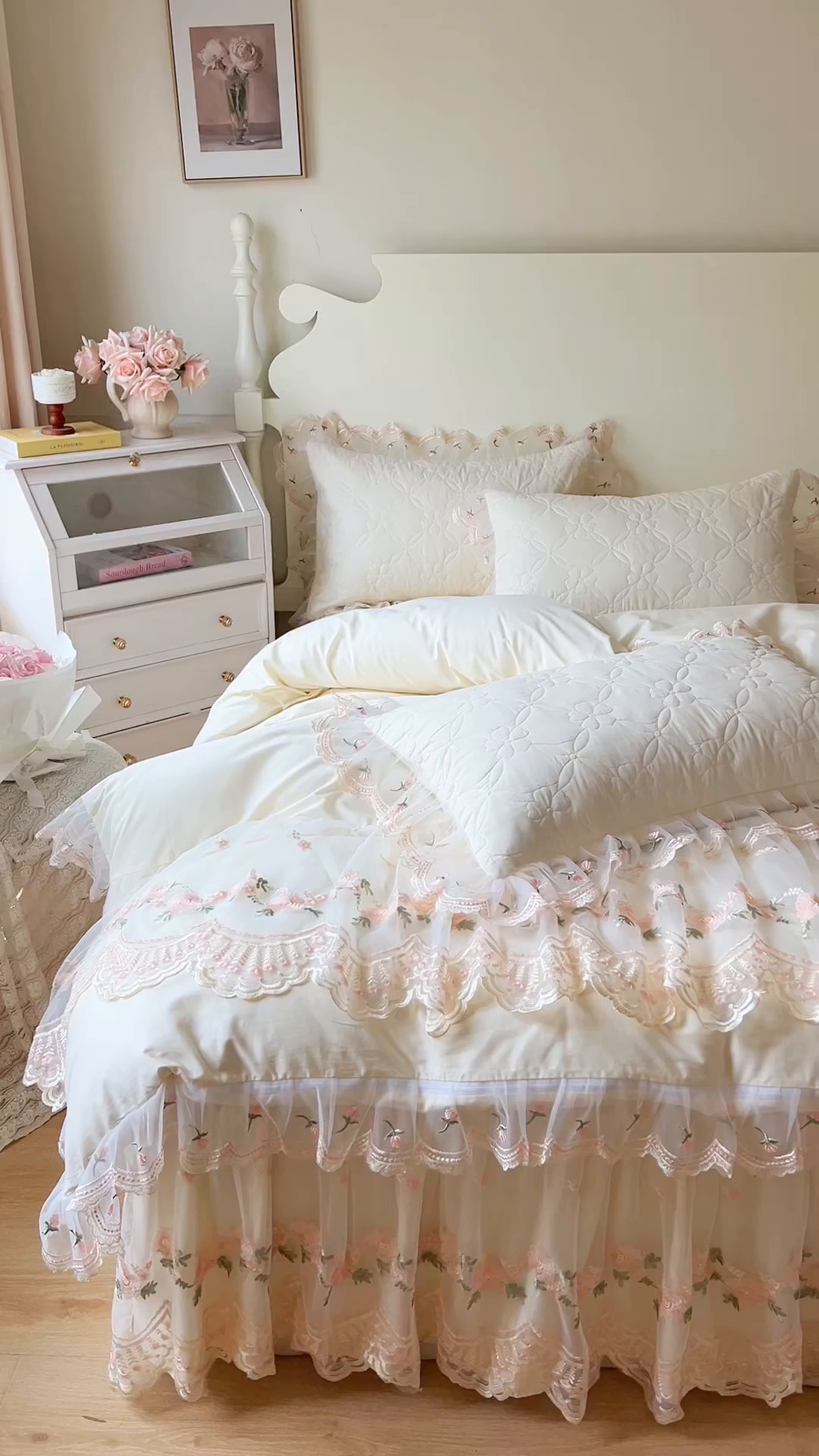 91家纺网 家纺一手货源 找家纺 网红馆 2025新款蕾丝花边全棉床裙晨暮花间系列 米色