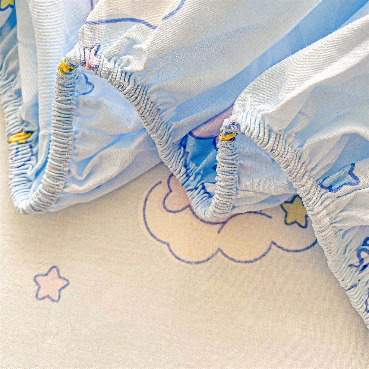 91家纺网 家纺一手货源 找家纺 名兮家居 2025新款全棉纯棉13372经典奥特曼-三丽鸥成人床床笠单件单床笠【含防伪标】 蛋糕玉桂狗