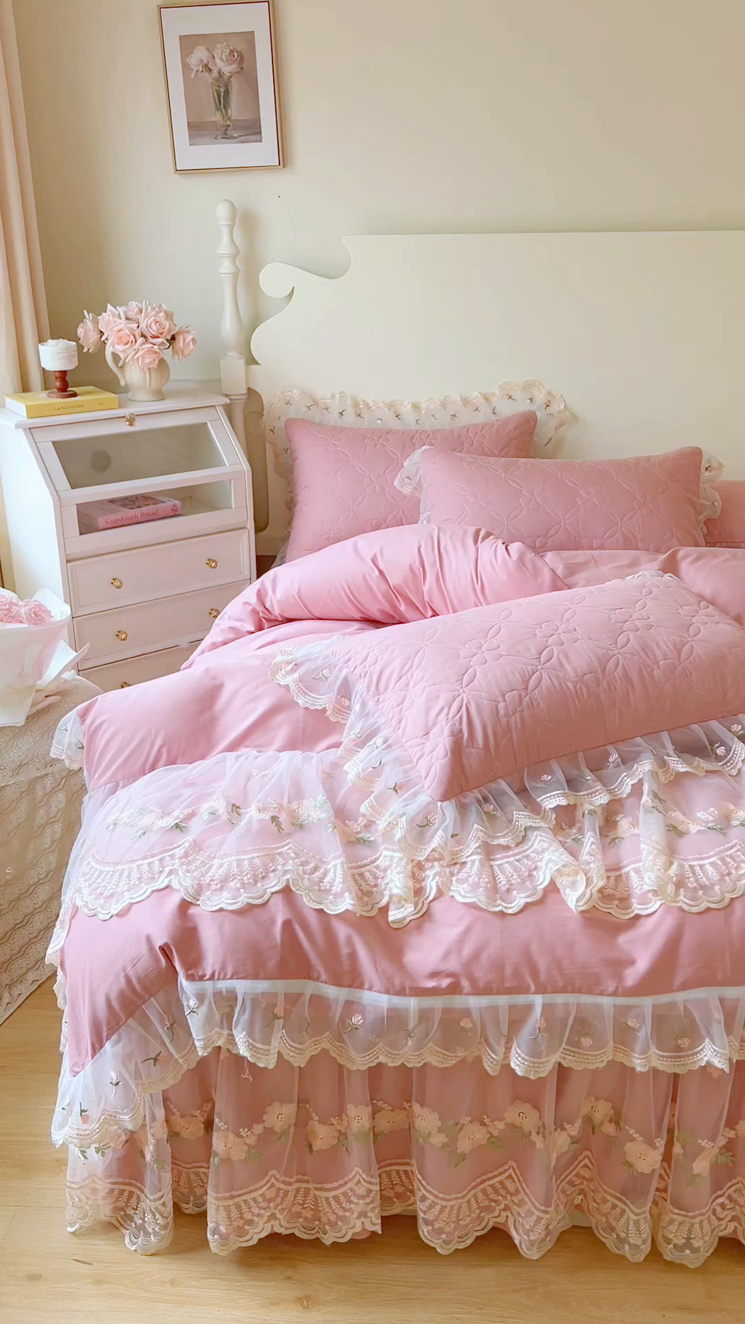 91家纺网 家纺一手货源 找家纺 网红馆 2025新款蕾丝花边全棉床裙晨暮花间系列 绯红