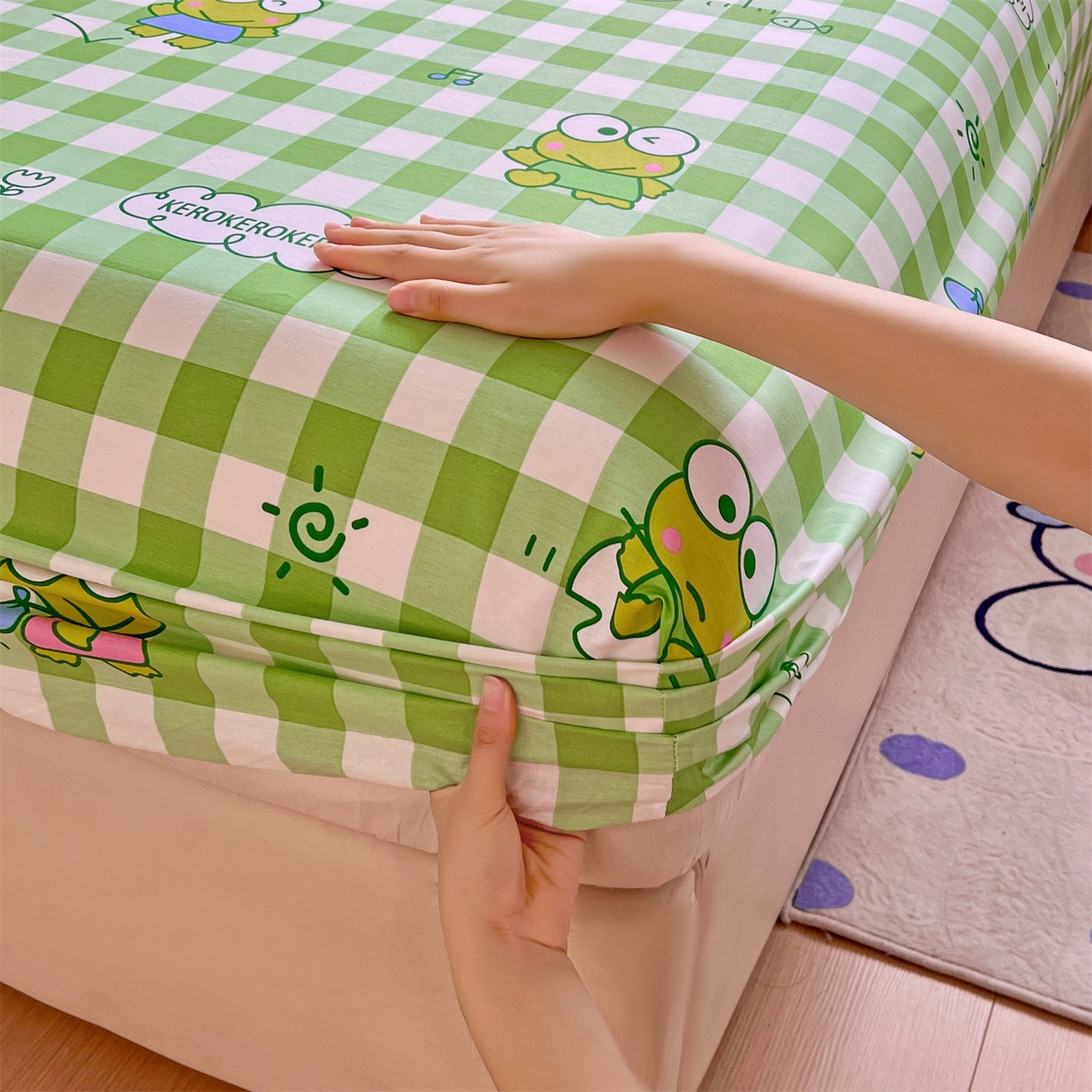 91家纺网 家纺一手货源 找家纺 名兮家居 2025新款全棉纯棉13372经典奥特曼-三丽鸥成人床床笠单件单床笠【含防伪标】 格子大眼蛙