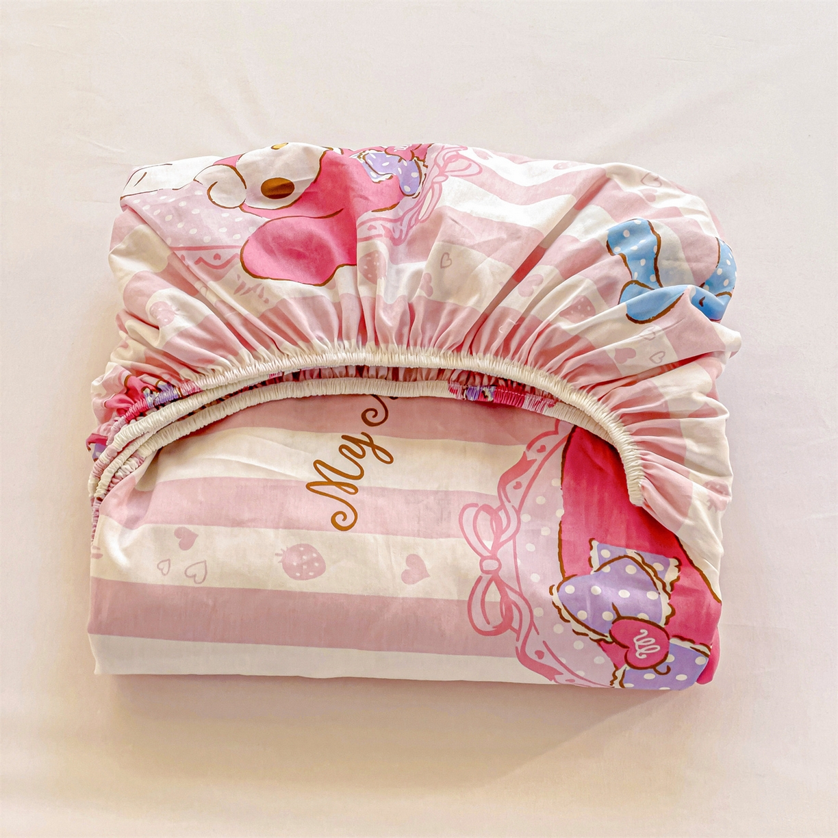 91家纺网 家纺一手货源 找家纺 名兮家居 2025新款全棉纯棉13372经典奥特曼-三丽鸥成人床床笠单件单床笠【含防伪标】 竖条美乐蒂