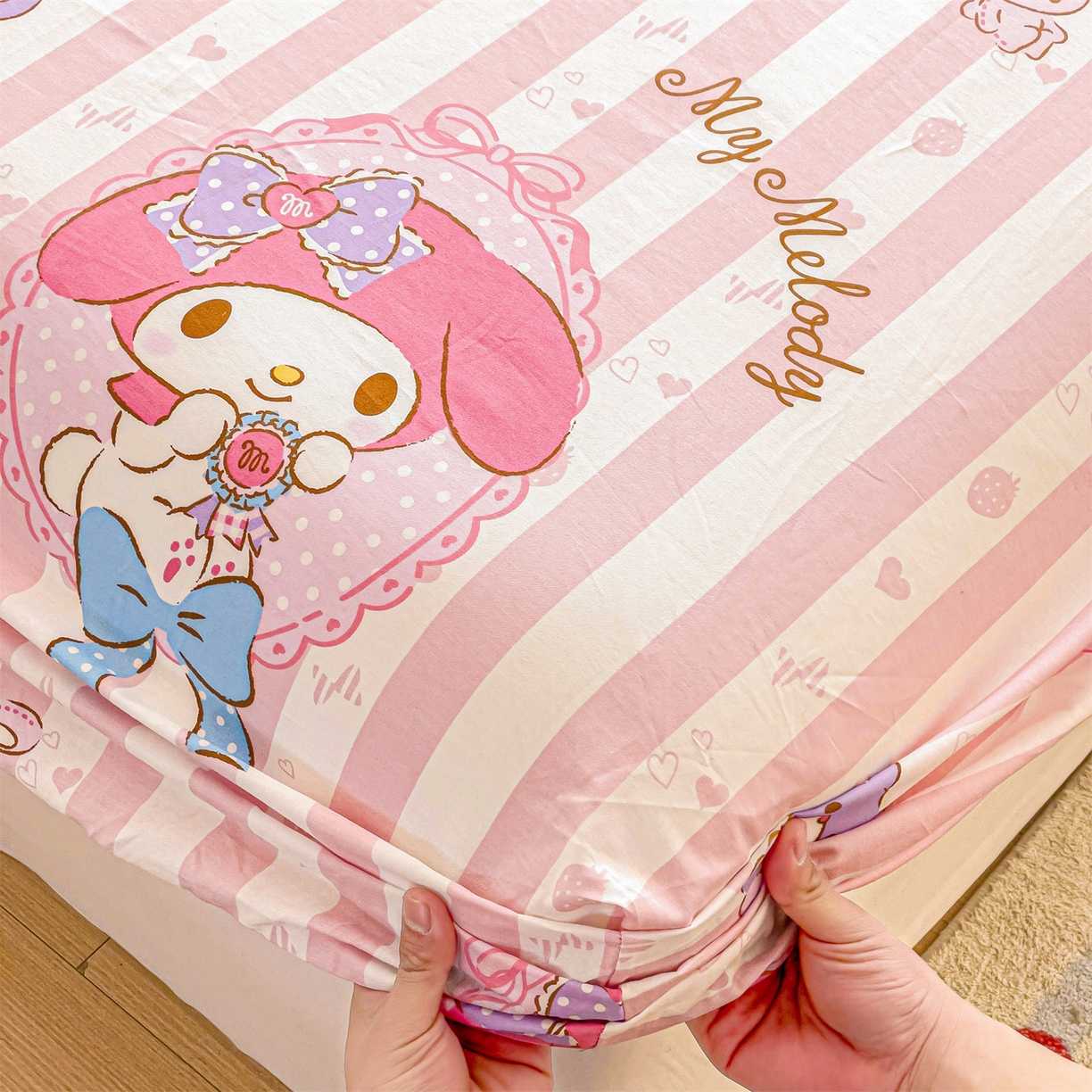 91家纺网 家纺一手货源 找家纺 名兮家居 2025新款全棉纯棉13372经典奥特曼-三丽鸥成人床床笠单件单床笠【含防伪标】 竖条美乐蒂