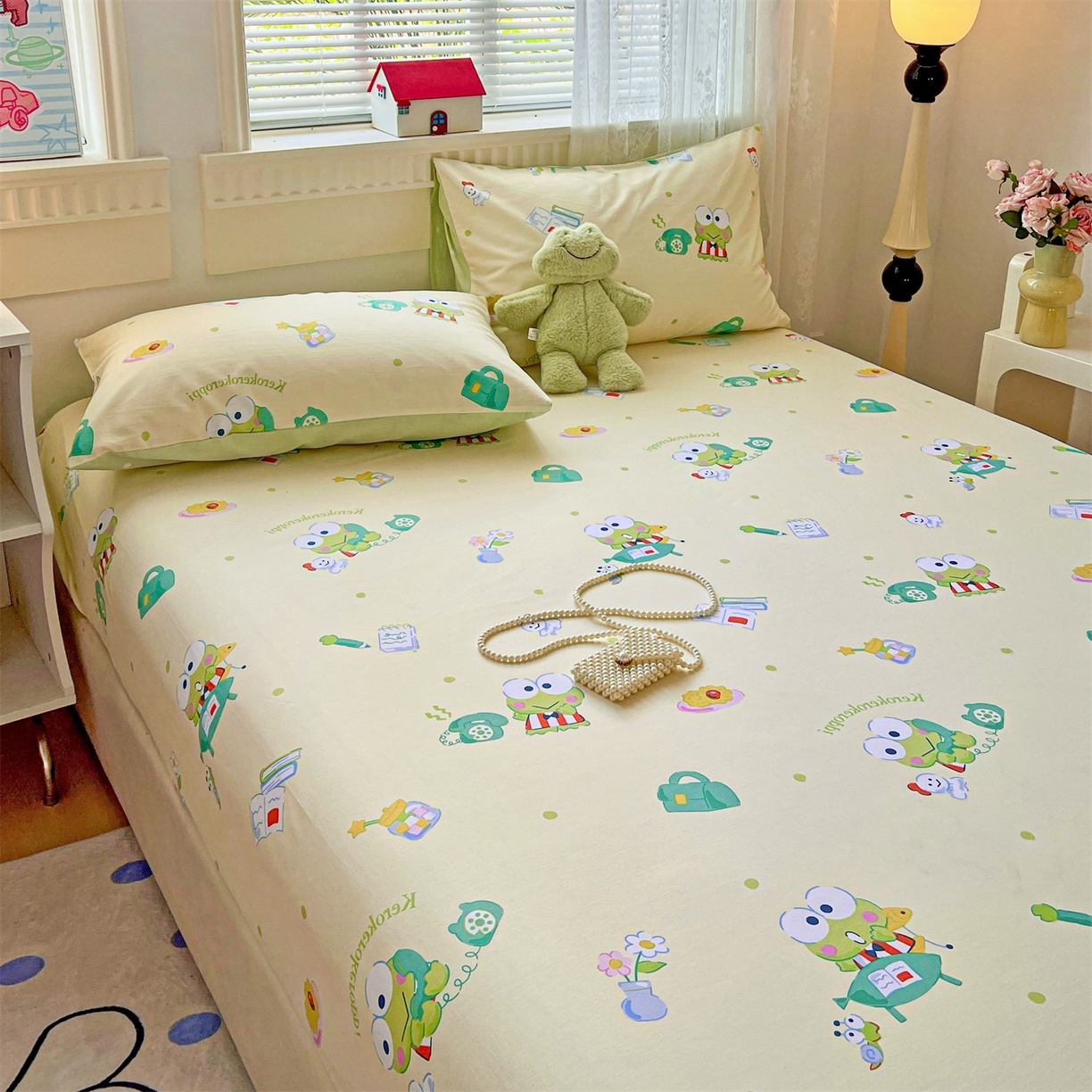 91家纺网 家纺一手货源 找家纺 名兮家居 2025新款全棉纯棉13372经典奥特曼-三丽鸥成人床床笠单件单床笠【含防伪标】 悠闲大眼蛙