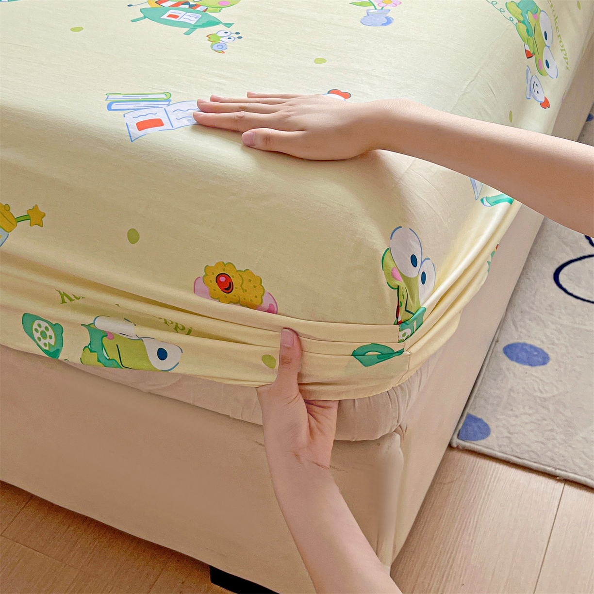 91家纺网 家纺一手货源 找家纺 名兮家居 2025新款全棉纯棉13372经典奥特曼-三丽鸥成人床床笠单件单床笠【含防伪标】 悠闲大眼蛙