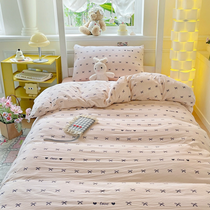 91家纺网 家纺一手货源 找家纺 2025直播云感学生宿舍床四件套水洗棉简约风小碎花被套床笠三四件套—单被套 蝴蝶结