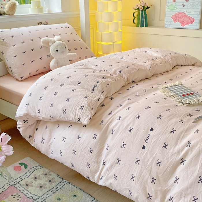 91家纺网 家纺一手货源 找家纺 2025直播云感学生宿舍床四件套水洗棉简约风小碎花被套床笠三四件套—单被套 蝴蝶结