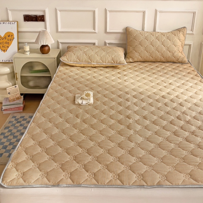 91家纺网 家纺一手货源 找家纺 纽缦家纺 2025新款云朵棉加厚夹棉床垫床护垫 小黄条