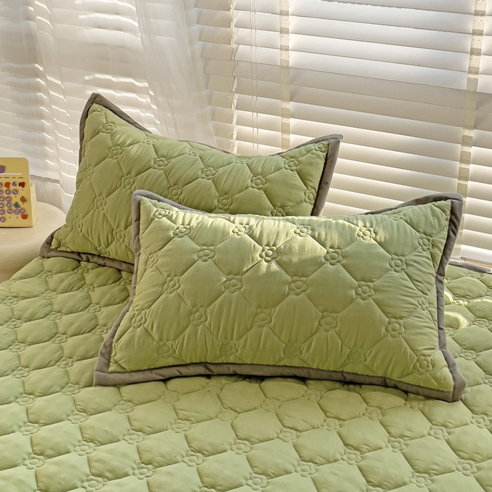 91家纺网 家纺一手货源 找家纺 纽缦家纺 2025新款纯色云朵棉加棉加厚单品床盖床盖单件单床盖（床单） 纯色果绿