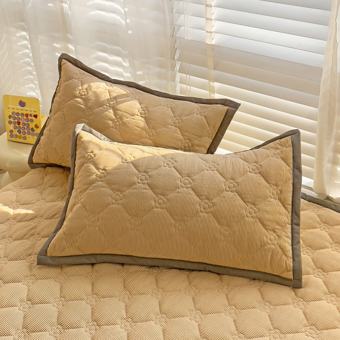 91家纺网 家纺一手货源 找家纺 纽缦家纺 2025新款纯色云朵棉加棉加厚单品床盖床盖单件单床盖（床单） 小黄条