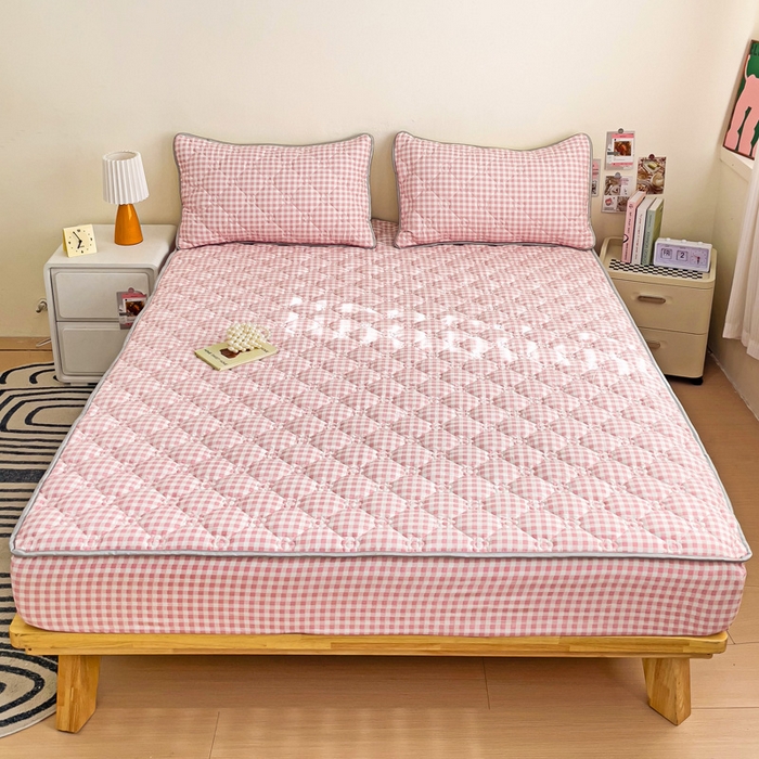 91家纺网 家纺一手货源 找家纺 纽缦家纺 2025新款云朵棉亲肤加厚夹棉单品床笠床笠单件单床笠 小粉格