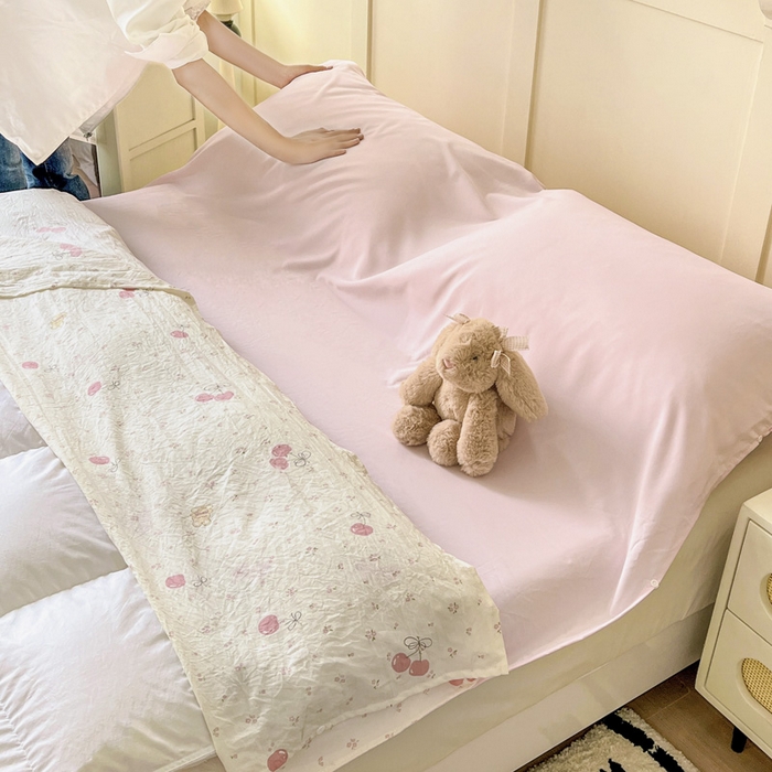 91家纺网 家纺一手货源 找家纺 纽缦家纺 2025春夏新款A类水洗棉印花睡袋 摘樱桃的小熊