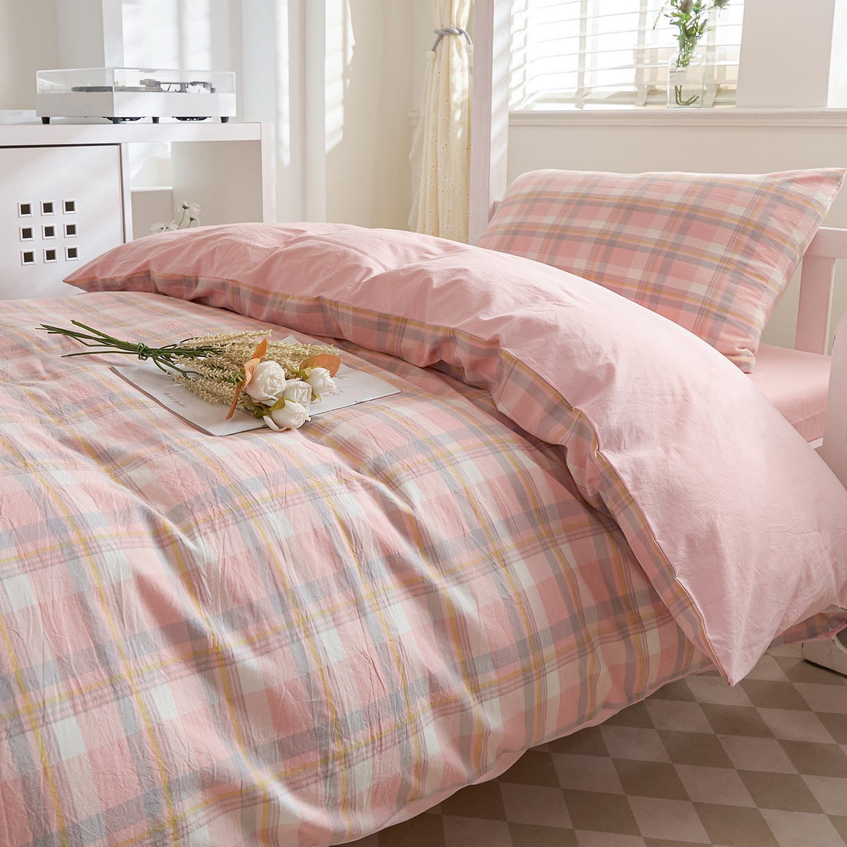 91家纺网 家纺一手货源 找家纺 吾诺2025新款 色织全棉学生组合大礼包三件套四件套 简希-粉