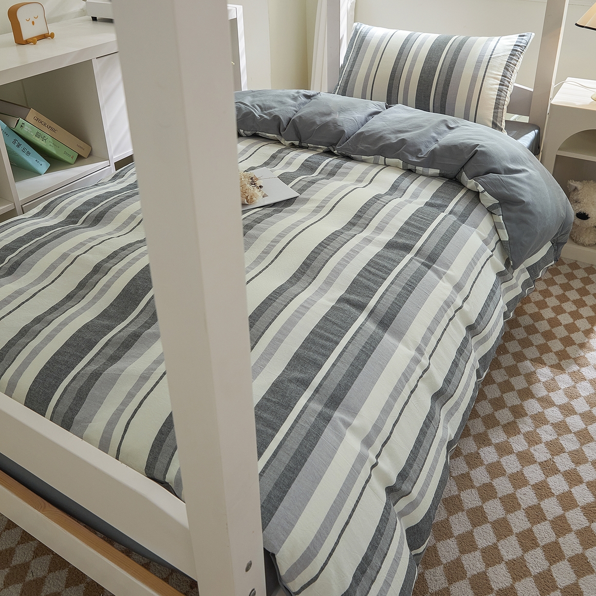 91家纺网 家纺一手货源 找家纺 吾诺2025新款 色织全棉学生组合大礼包三件套四件套 拉雯尔-灰