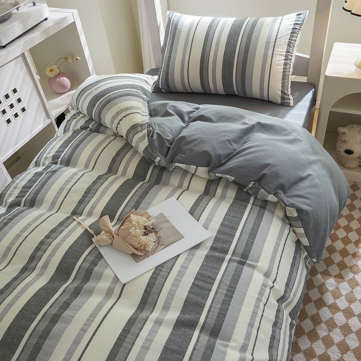 91家纺网 家纺一手货源 找家纺 吾诺2025新款 色织全棉学生组合大礼包三件套四件套 拉雯尔-灰