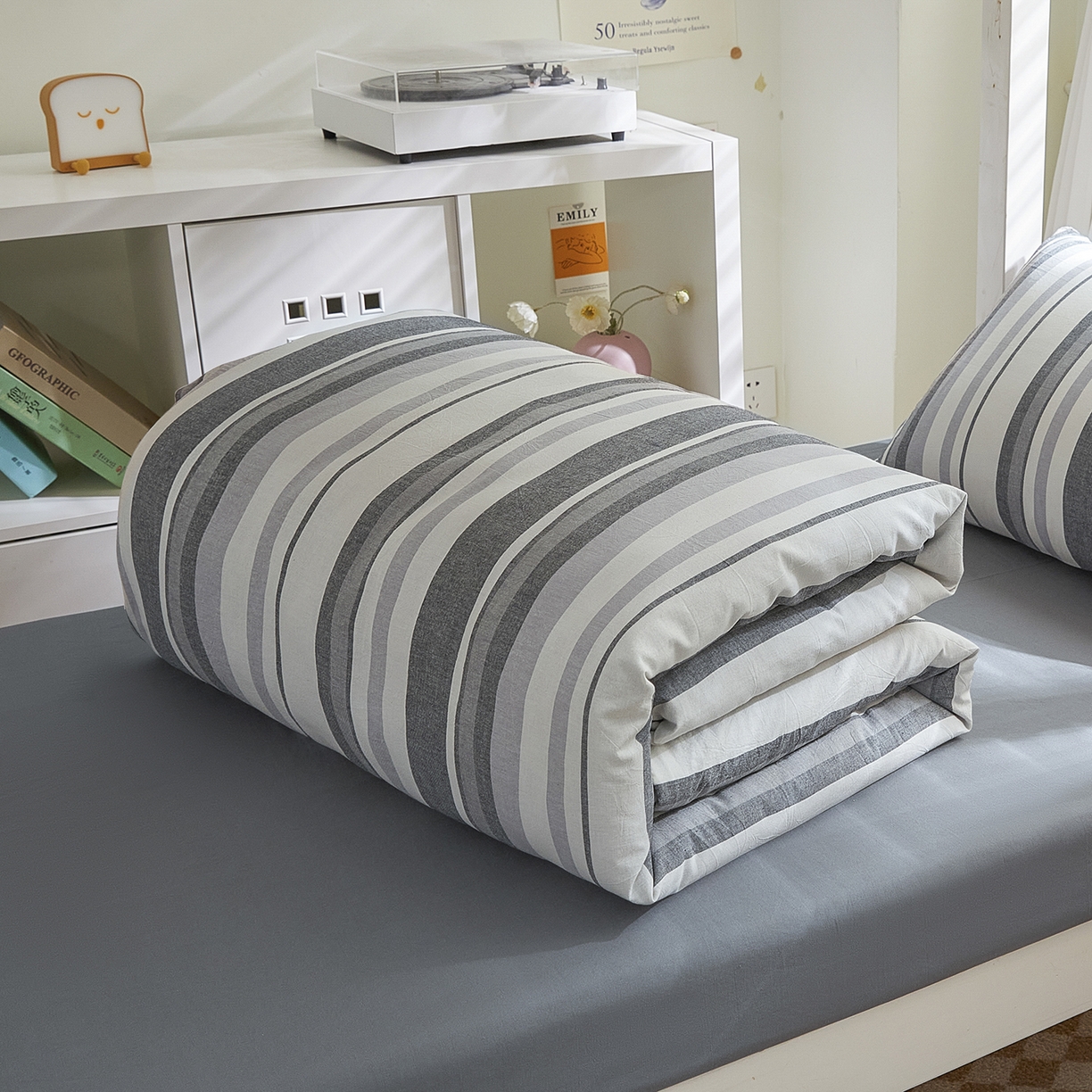 91家纺网 家纺一手货源 找家纺 吾诺2025新款 色织全棉学生组合大礼包三件套四件套 拉雯尔-灰