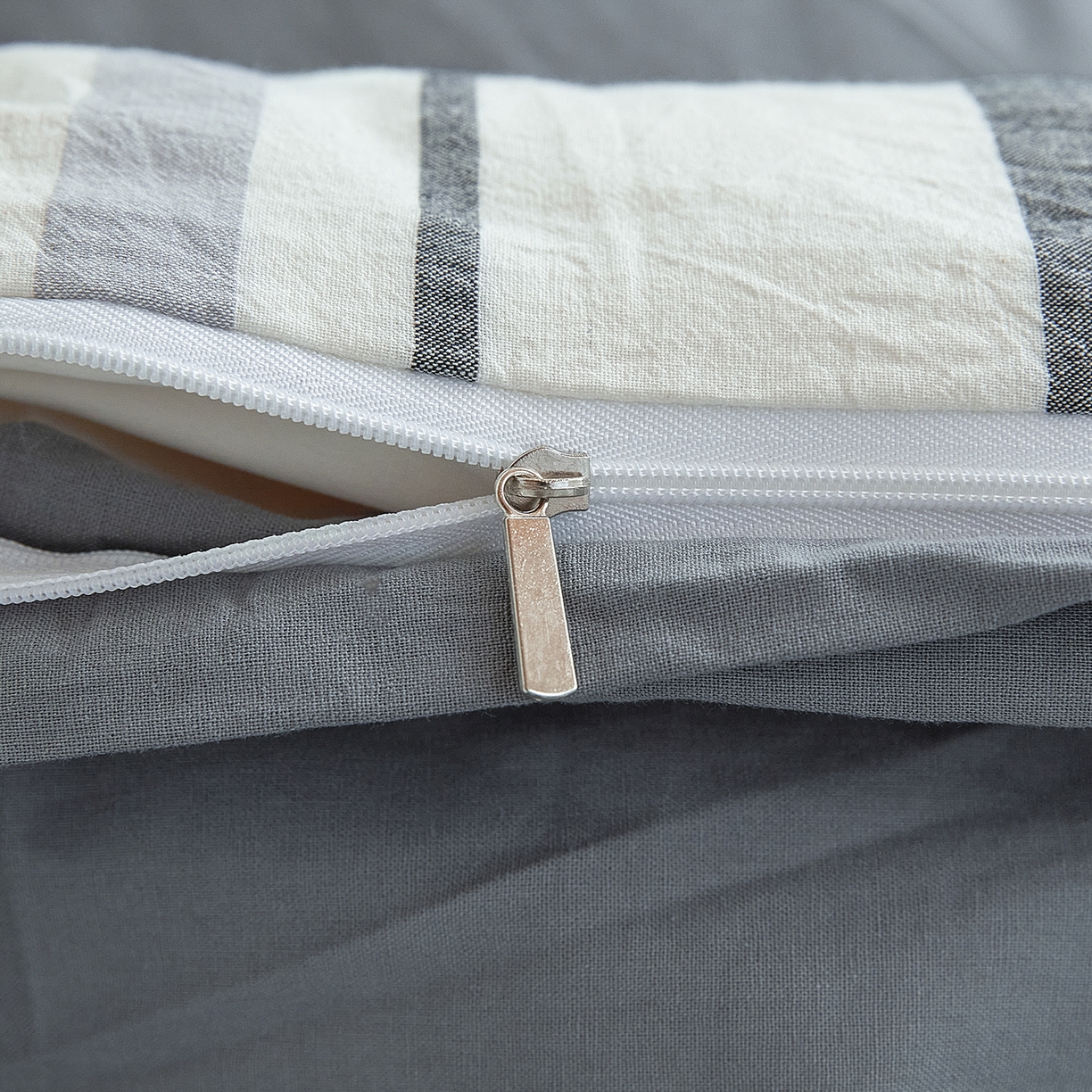 91家纺网 家纺一手货源 找家纺 吾诺2025新款 色织全棉学生组合大礼包三件套四件套 拉雯尔-灰