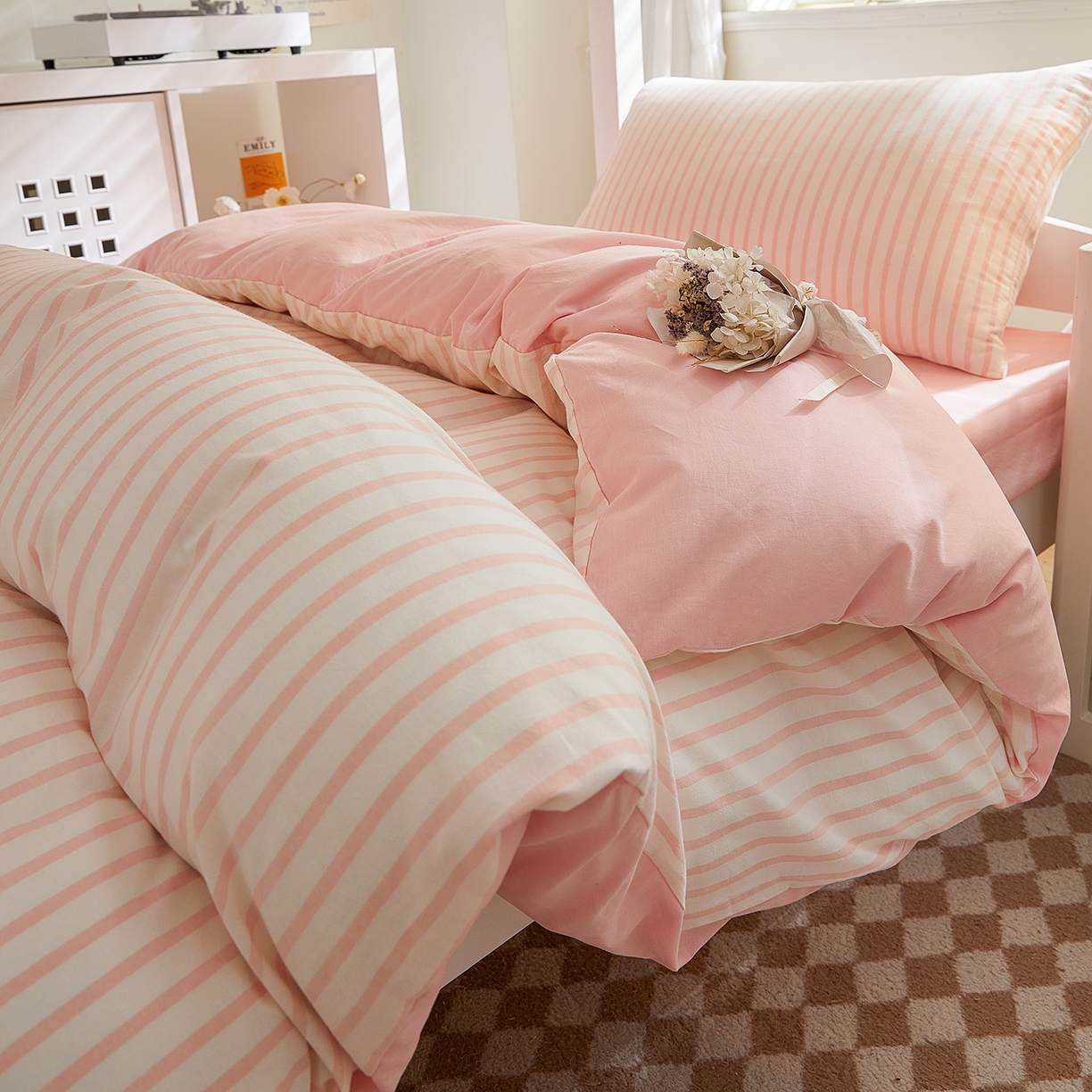 91家纺网 家纺一手货源 找家纺 吾诺2025新款 色织全棉学生组合大礼包三件套四件套 幽径粉