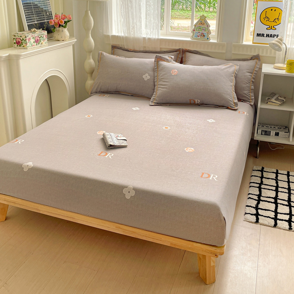 91家纺网 家纺一手货源 找家纺 纽缦家纺 2025新款全棉纯棉磨毛印花单床笠 床笠单件 迪诺之旅灰