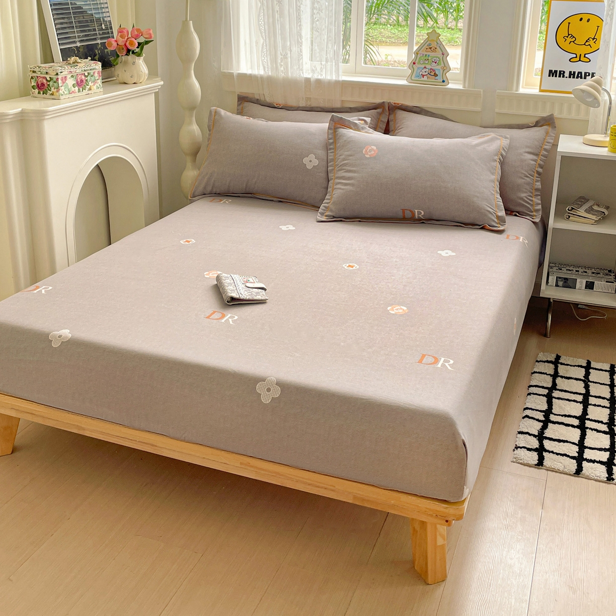 91家纺网 家纺一手货源 找家纺 纽缦家纺 2025新款全棉纯棉磨毛印花单床笠 床笠单件 迪诺之旅灰