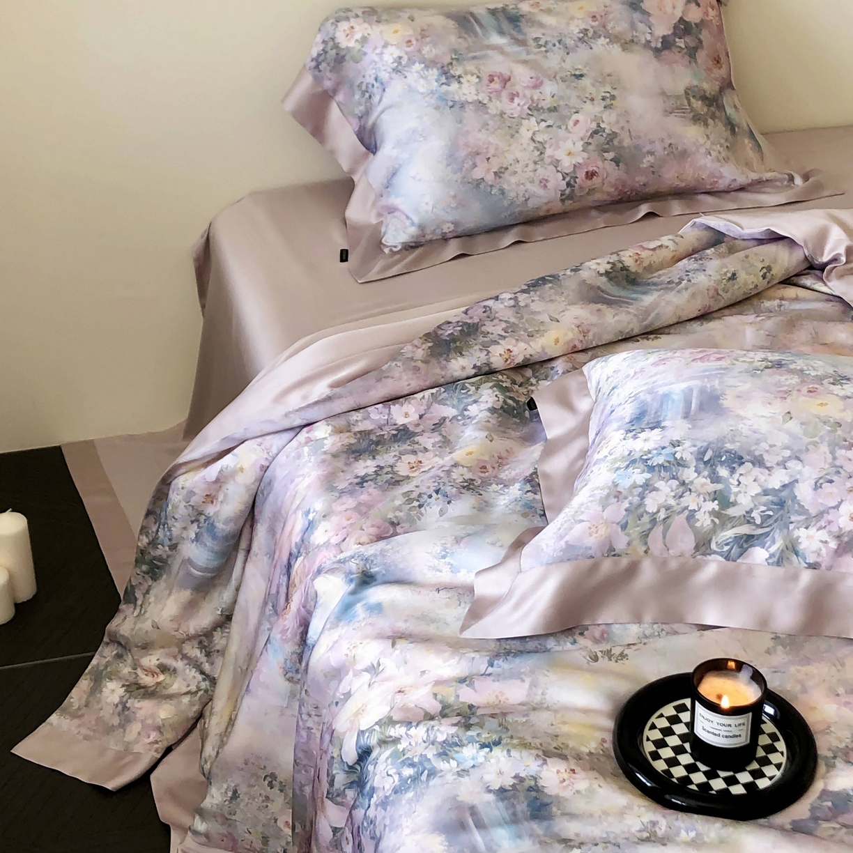 91家纺网 家纺一手货源 找家纺 佳汐蓝家纺2025新款春夏60支柔缎兰精天丝轻奢印花四件套-花园蜜语 花园蜜语-紫色